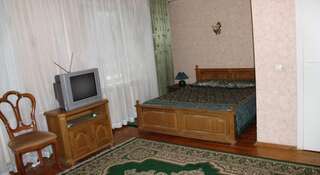 Гостиница President Махачкала Двухместный номер с 1 кроватью и балконом (на 2 взрослых и 1 ребёнка)-3